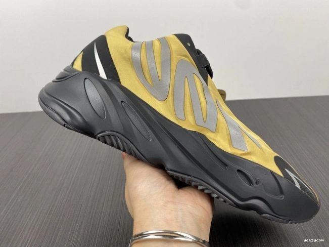Boost Flux' MNVN GZ0717 'Honey 700 Yeezy 0917